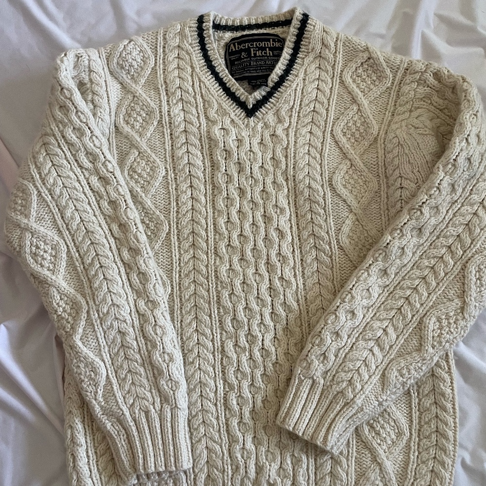Cream Cable Knit Abercrombie & Fitch V-Neck Sweater - Cotton and Wool, VERY Warm